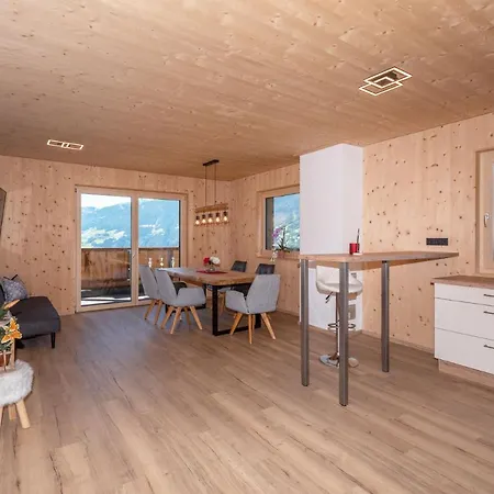 Heustadl Zillertal צל אם צילר